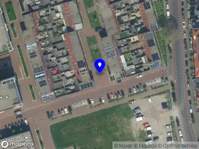 Ambulance met grote spoed naar de Olijfboomhof in IJmuiden