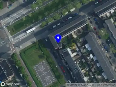 Ambulance met grote spoed naar de Tulastraat in Amsterdam