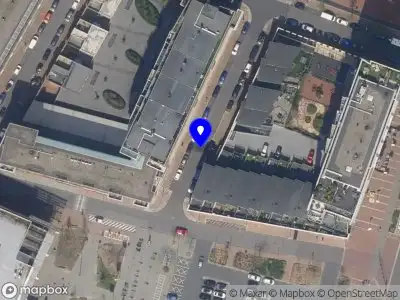 Ambulance met gepaste spoed naar de Kees Pijlstraat in Rotterdam