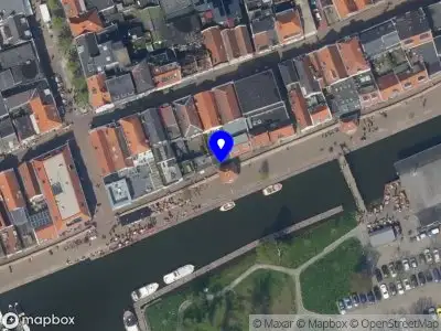 Politie naar de Zuidwal in Leerdam vanwege personen te water