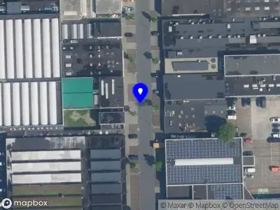 Traumahelikopter met grote spoed naar de Elementenstraat in Amsterdam