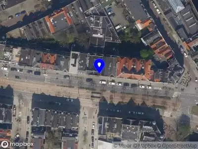 Ambulance met grote spoed naar de Schiedamseweg in Rotterdam