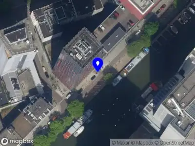 Ambulance met grote spoed naar de Scheepmakershaven in Rotterdam