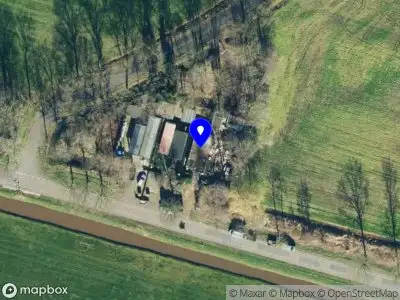 Politie naar de Stadsweg in Rouveen vanwege voertuigen te water