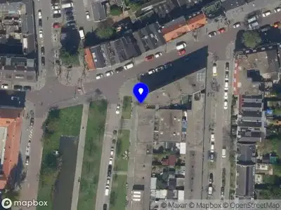 Ambulance met grote spoed naar de Lepelaarsingel in Rotterdam