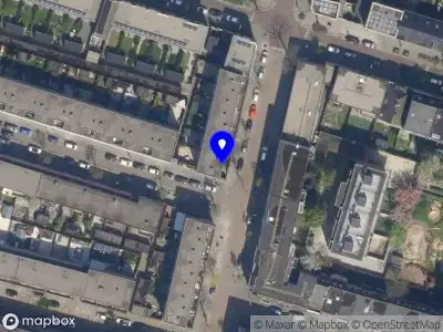 Ambulance met grote spoed naar de 1e Pijnackerstraat in Rotterdam