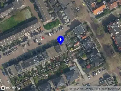 Ambulance met grote spoed naar de Agatha van Leidenlaan in Delft