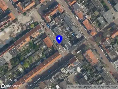 Ambulance met grote spoed naar de Arnoldstraat in Delft