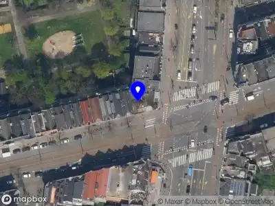 Ambulance met grote spoed naar de 1e Middellandstraat in Rotterdam