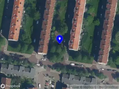 Ambulance met gepaste spoed naar de Lodewijk van Deysselstraat in Amsterdam