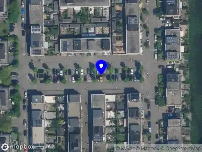 Ambulance met grote spoed naar de Desselstraat in Amsterdam