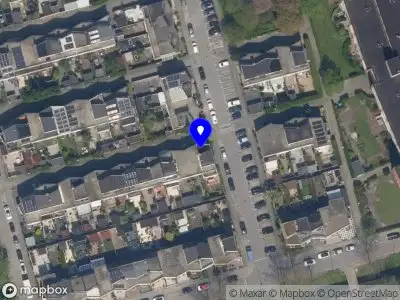 Ambulance met grote spoed naar de Riet Schoolenbergpad in Rotterdam