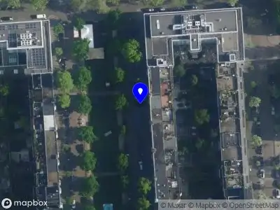 Ambulance met grote spoed naar de Jan van Eijckstraat in Amsterdam