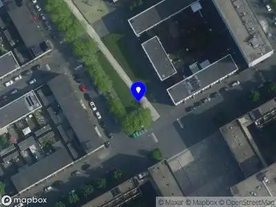 Ambulance met grote spoed naar de Raoul Wallenbergstraat in Amsterdam