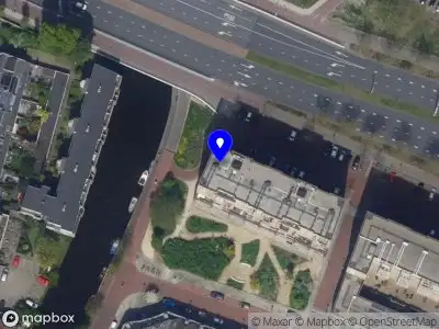Ambulance met grote spoed naar de Flemingstraat in Leiden