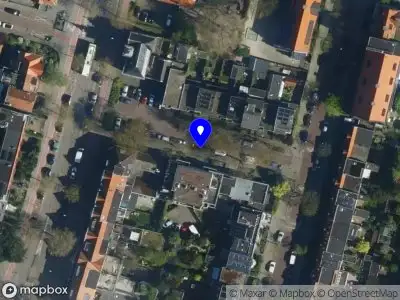 Ambulance met grote spoed naar de Raadhuisstraat in Haarlem