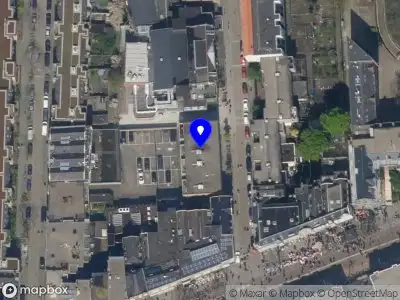 Ambulance met gepaste spoed naar de Gouvernestraat in Rotterdam