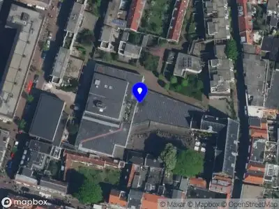 Ambulance met grote spoed naar de Doelenplein in Haarlem