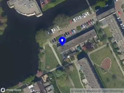 Ambulance met grote spoed naar de Lepelaarsingel in Capelle aan den IJssel