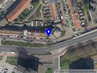 Ambulance met grote spoed naar de Havendijk in Schiedam