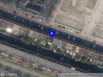 Ambulance met grote spoed naar de Bas Jungeriusstraat in Rotterdam