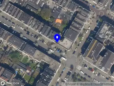 Ambulance met grote spoed naar de Erasmusstraat in Rotterdam