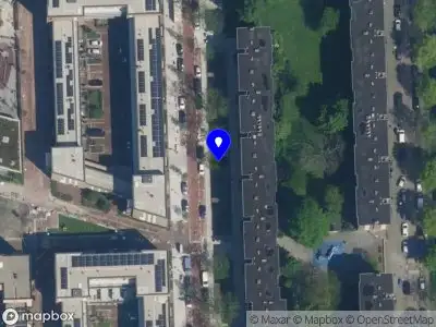 Ambulance met grote spoed naar de Majoor Fransweg in Amsterdam
