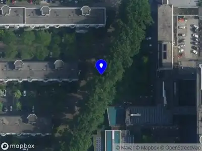 Ambulance met grote spoed naar de De Klencke in Amsterdam