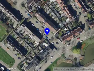 Ambulance met grote spoed naar de Sikkel in Poortugaal