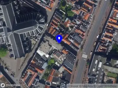 Ambulance met gepaste spoed naar de Hooglandsekerk-Choorsteeg in Leiden