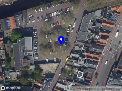 Ambulance met grote spoed naar de Kaasmarkt in Leiden