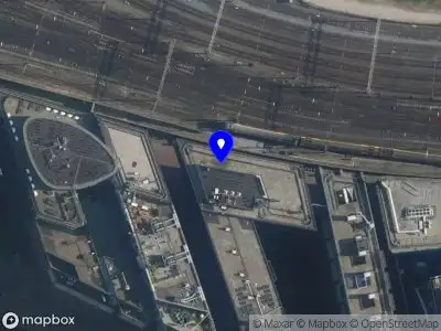 Politie met gepaste spoed naar de Oosterdoksstraat in Amsterdam