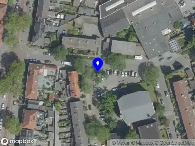 Brandweer met grote spoed naar de Alpenroosstraat in Eindhoven vanwege reanimatie