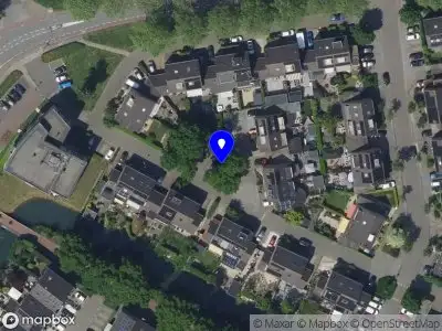 Ambulance met grote spoed naar de Berlage-erf in Dordrecht