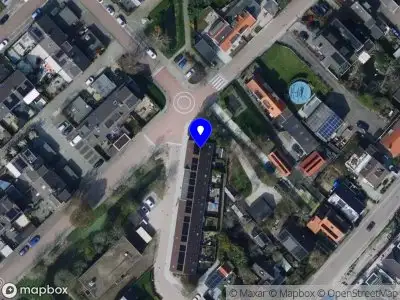 Ambulance met grote spoed naar de Bosweg in Strijen