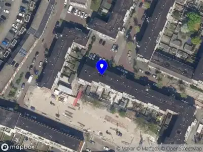 Ambulance met gepaste spoed naar de Nieuwe Hamelstraat in Rotterdam