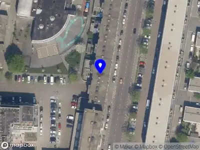 Ambulance met grote spoed naar de Boezemstraat in Rotterdam