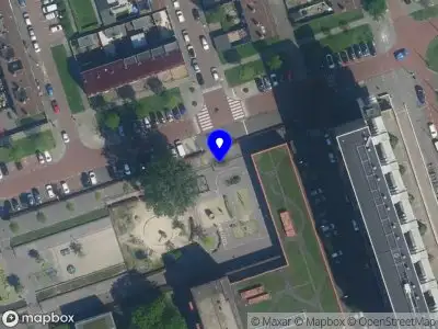 Ambulance met gepaste spoed naar de Kwelderweg in Amsterdam