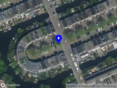 Ambulance met grote spoed naar de Dijkbraak in Amsterdam