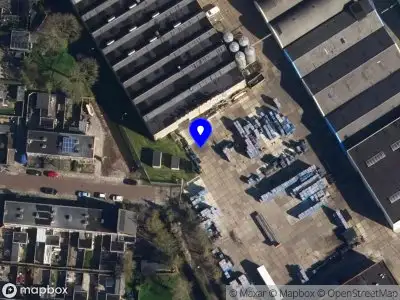 Brandweer met grote spoed naar de Hanso Mollstraat in Sneek vanwege gebouwbrand