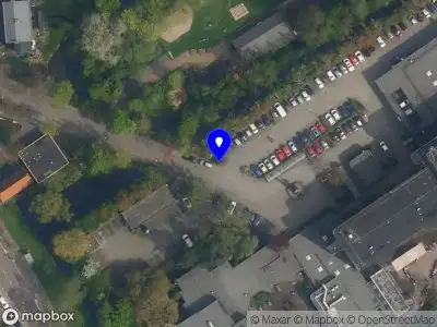 Ambulance met grote spoed naar de Beukenlaan in Delft