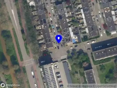 Brandweer met grote spoed naar de Brinkmanstraat in Rotterdam vanwege reanimatie