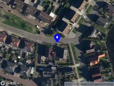 Brandweer met grote spoed naar de Kapelaan Jansenstrjitte in Sneek vanwege afhijsen patient