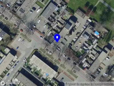 Ambulance met grote spoed naar de Steurweg in Hoogvliet Rotterdam