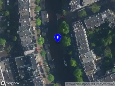 Ambulance met gepaste spoed naar de Potgieterstraat in Amsterdam