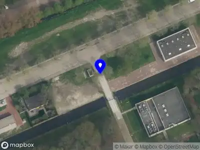 Ambulance met grote spoed naar de Watermanweg in Delft
