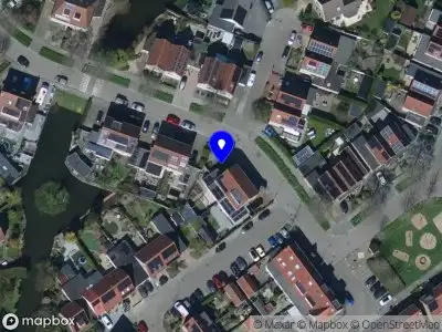 Ambulance met grote spoed naar de Prins Bernhardlaan in Middelharnis