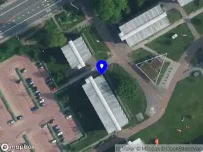 Ambulance met grote spoed naar de Dennenrodepad in Amsterdam