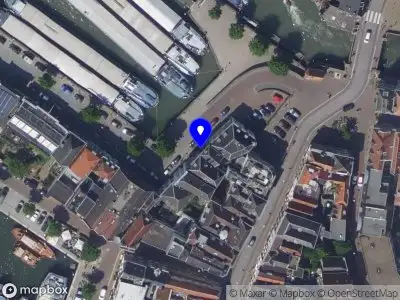 Ambulance met grote spoed naar de Bomkade in Dordrecht