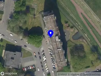 Ambulance met grote spoed naar de Oosterse tuin in Rotterdam